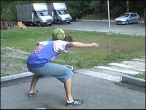 mat avec un ballon eemmm